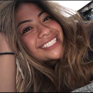 Meet your Posher, Lorie